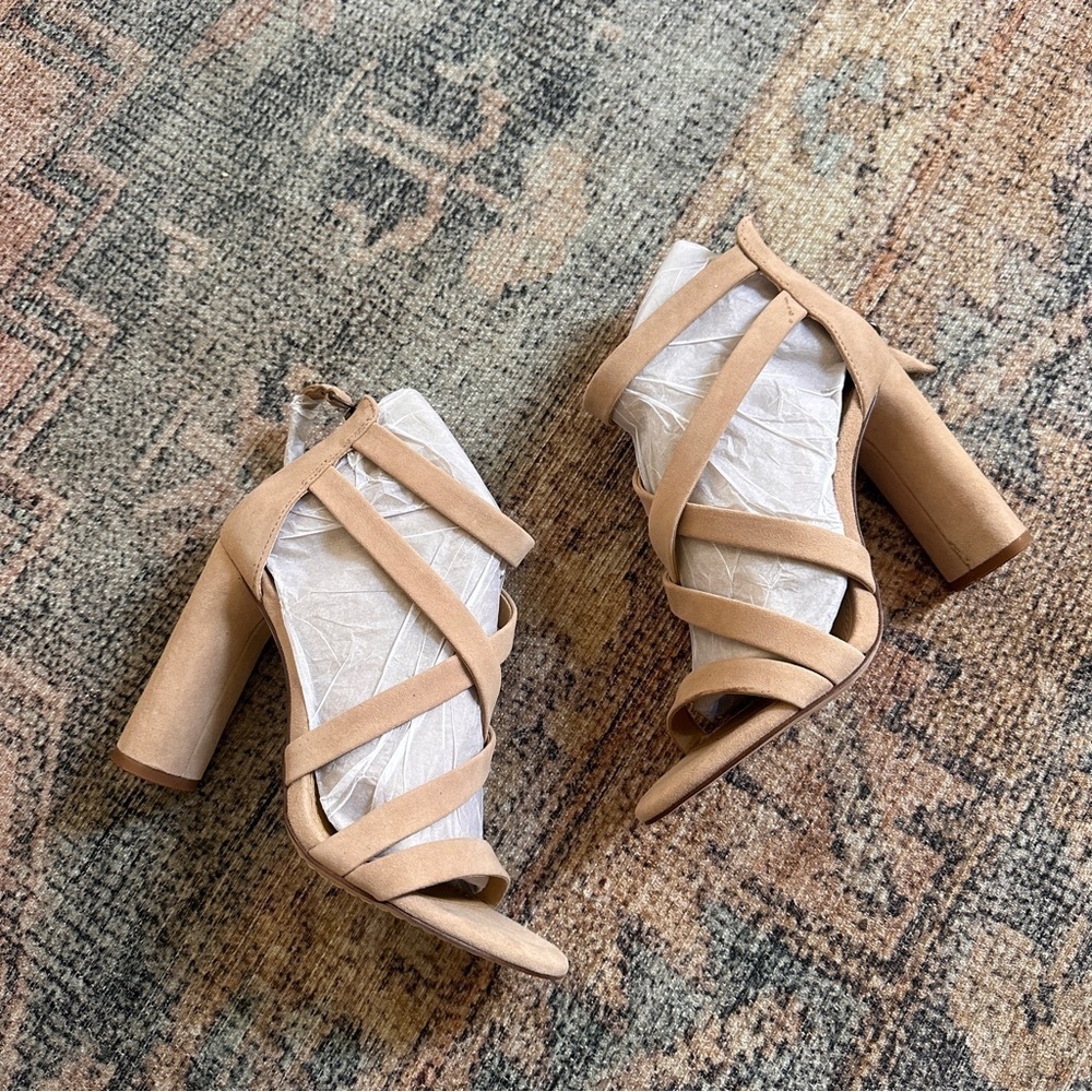 Splendid Tan Suede Heels sz 9